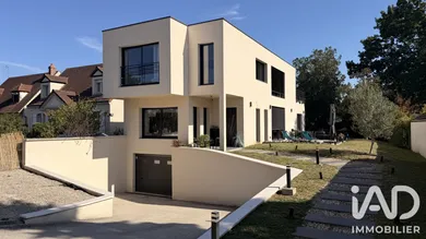 Maison d'architecte à Bois-le-Roi (77590)