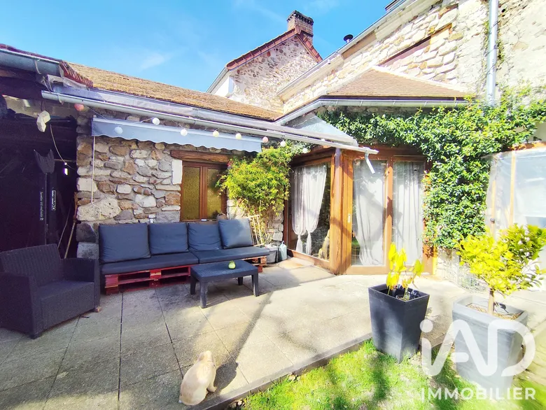 Maison 6 pièces 210 m² · à Montreuil-aux-Lions · 210 m² · 300 000 €