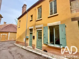 Building in Saint-Amand-en-Puisaye (58310)