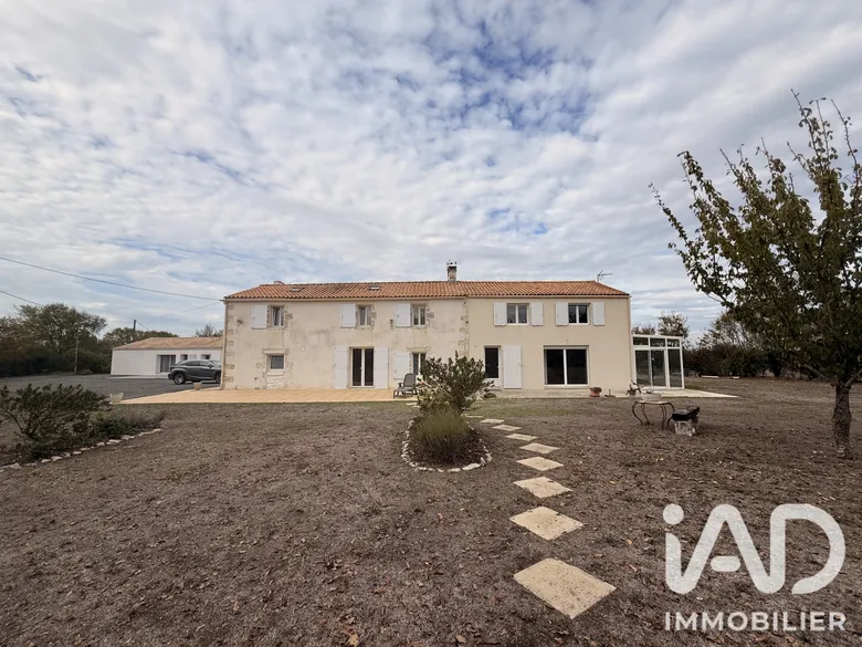 Maison 10 pièces 329 m² · à Loire-les-Marais · 329 m² · 640 000 €