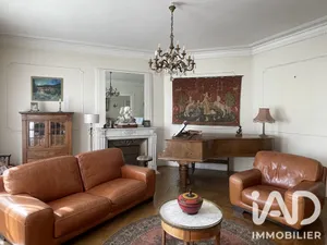 Apartment in Paris (75012)