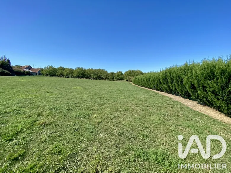 Terrain 3046 m² · à Saint-Robert · 30 000 €