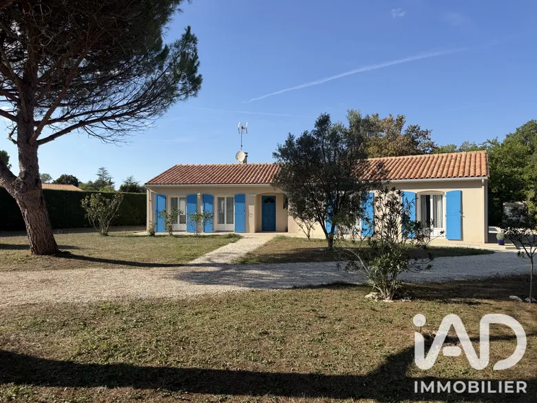 Maison 8 pièces 233 m² · à Brie · 233 m² · 388 500 €