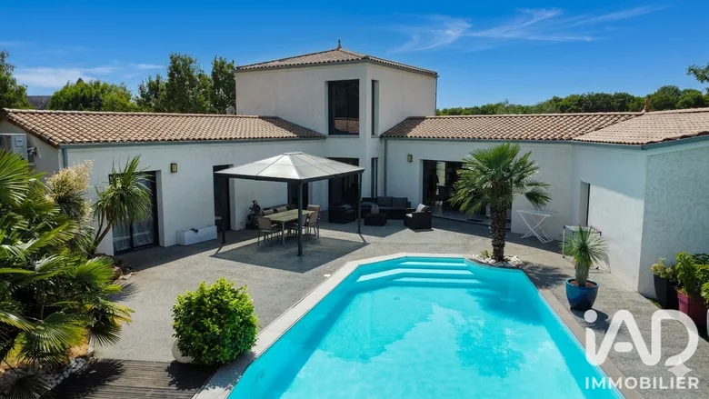 Maison 6 pièces 170 m² · à Germond-Rouvre · 170 m² · 378 000 €