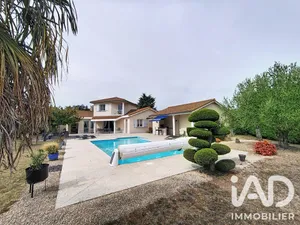 Architectural house in Saint-Martin-la-Plaine (42800)