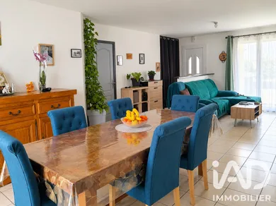 Maison de campagne à Les Églisottes-et-Chalaures (33230)