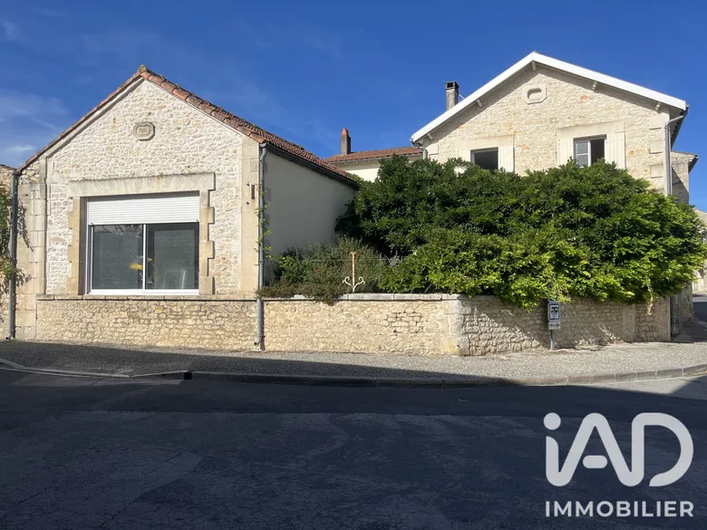 Maison 7 pièces 167 m² · à Saint-Romain-de-Benet · 167 m² · 329 000 €