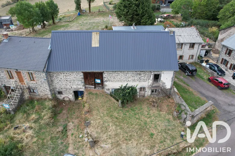 Maison 2 pièces 276 m² · à Orcival · 276 m² · 30 000 €