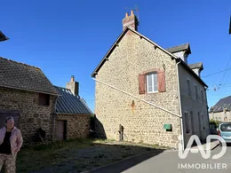 Maison de village à Le Housseau-Brétignolles (53110)