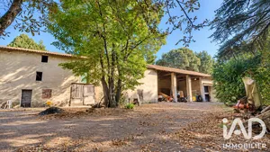 Farm in Le Pontet (84130)