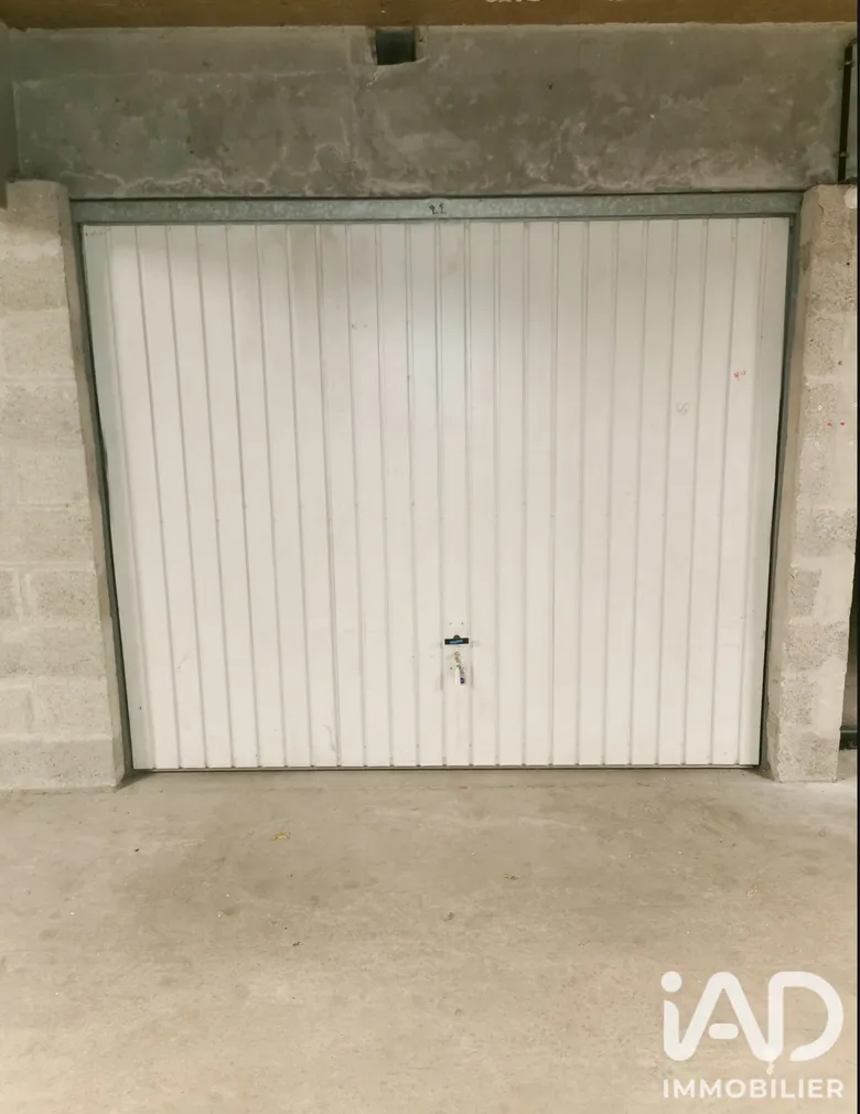 Parking 15 m² · à Vaux-le-Pénil · 15 m² · 17 500 €