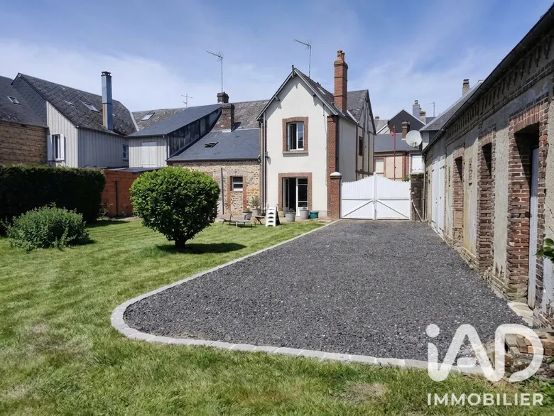 Maison 6 pièces 130 m² · à Sainte-Gauburge-Sainte-Colombe · 130 m² · 830 €/mois