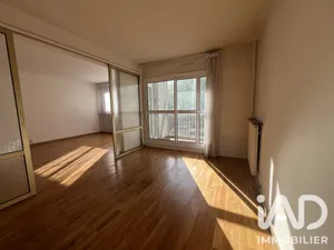 Apartment in Plaisir (78370)