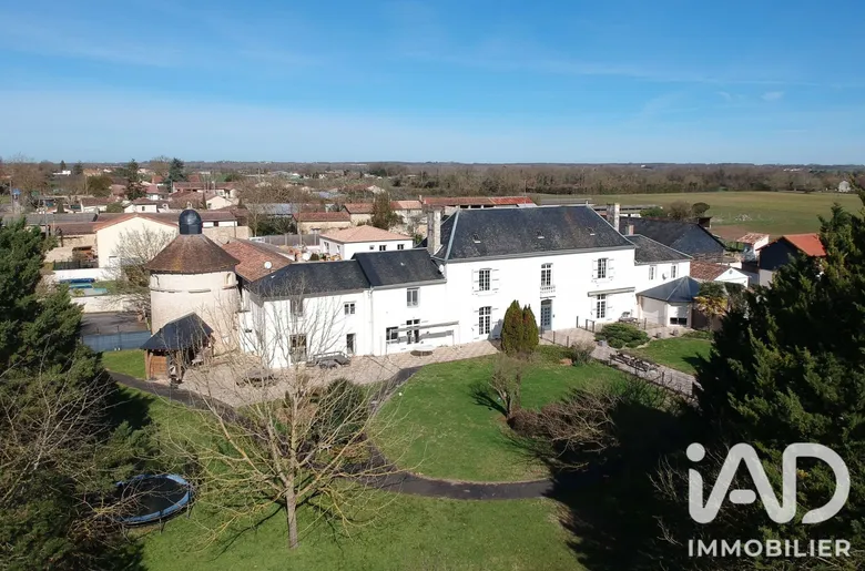 Maison 19 pièces 640 m² · à Chabournay · 640 m² · 650 000 €
