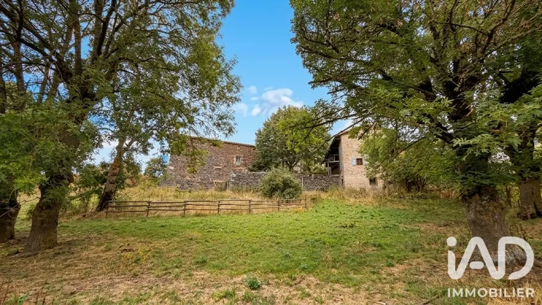 Maison 7 pièces 270 m² · à Saint-Jean-Lachalm · 270 m² · 249 000 €