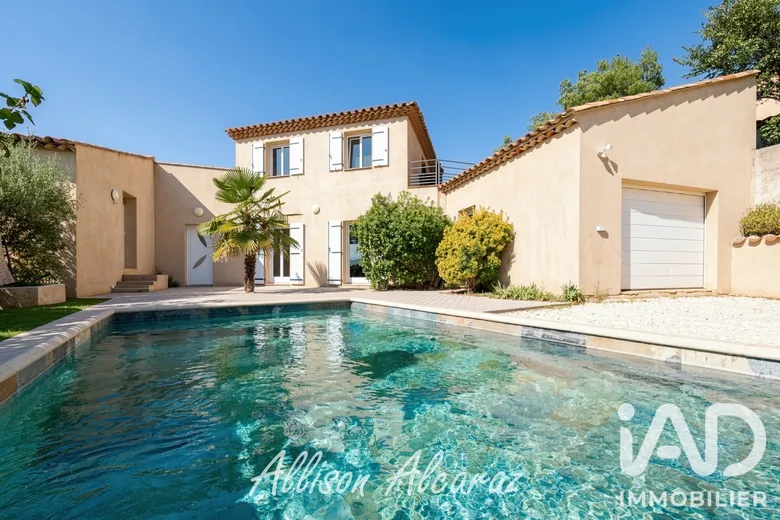 Maison 5 pièces 174 m² · à Pierrefeu-du-Var · 174 m² · 598 000 €