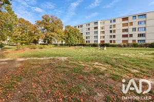 Apartment in Avon (77210)