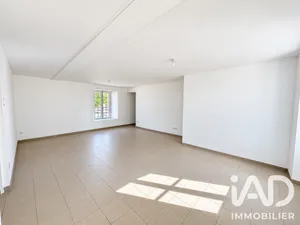 Apartment in Fontenay-Trésigny (77610)
