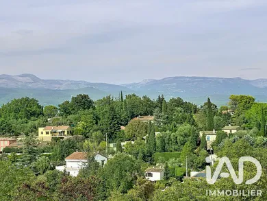 Appartement à Saint-Paul-en-Forêt (83440)