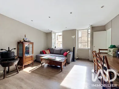 Appartement à Saint-Paul-en-Forêt (83440)
