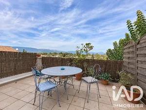 Appartement à Saint-Paul-en-Forêt (83440)