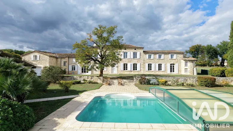 Maison 8 pièces 294 m² · à Dirac · 294 m² · 549 900 €