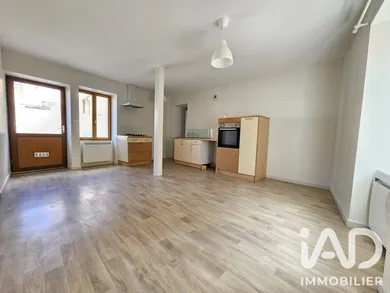 Immeuble à Connerré (72160)