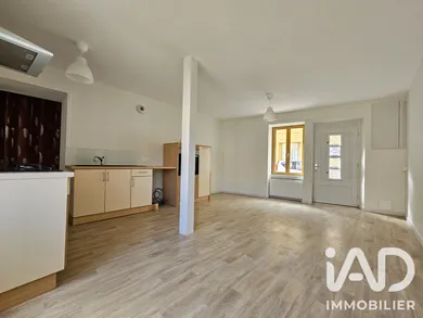 Immeuble à Connerré (72160)