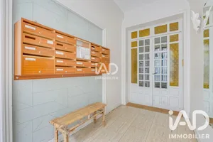 Apartment in Paris (75016)