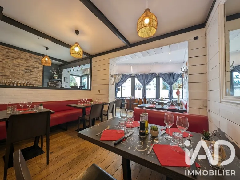 Local commercial 150 m² · à Chatou · 150 m² · 175 000 €
