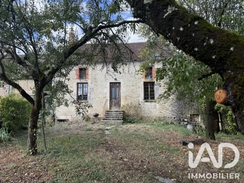 Maison 7 pièces 140 m² · à Avirey-Lingey · 140 m² · 50 000 €