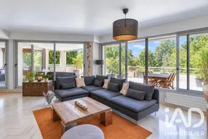 Apartment in Charbonnières-les-Bains (69260)