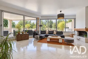 Apartment in Charbonnières-les-Bains (69260)