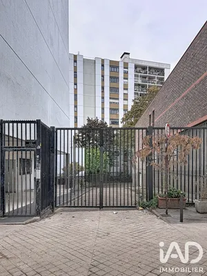 Parking à Paris (75019)