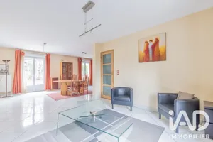 Detached house in Mandres-les-Roses (94520)