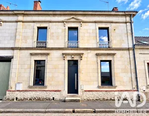 Townhouse in Longué-Jumelles (49160)