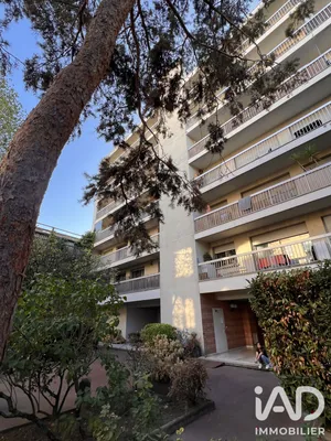 Apartment in Saint-Mandé (94160)