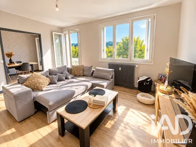 Apartment in Cusset (03300)