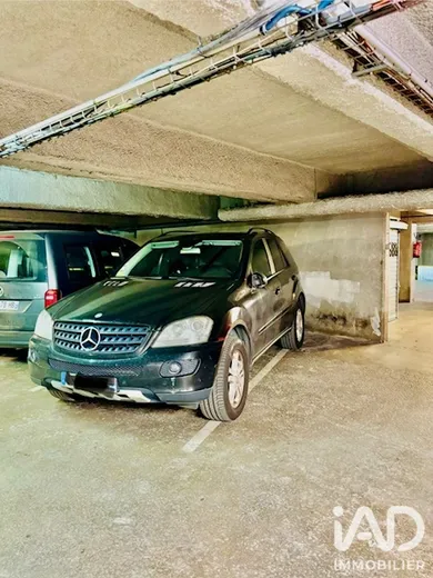 Parking à Paris (75018)