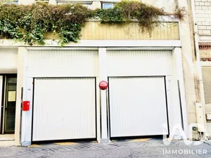Parking à Paris (75010)