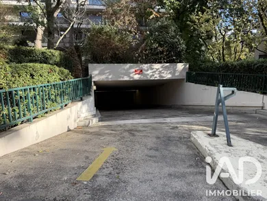 Parking à Paris (75017)