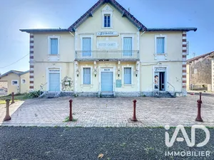 Building in Arengosse (40110)