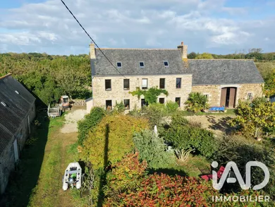 Maison de campagne à Kermaria-Sulard (22450)