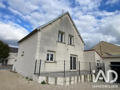 Maison à Saint-Jean-de-la-Ruelle (45140)