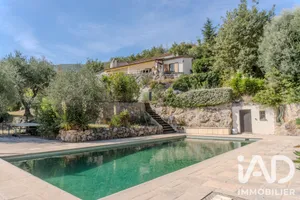 Detached house in Carros (06510)