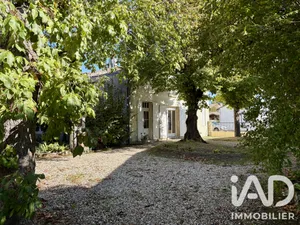Village house in Saint-Médard-de-Guizières (33230)