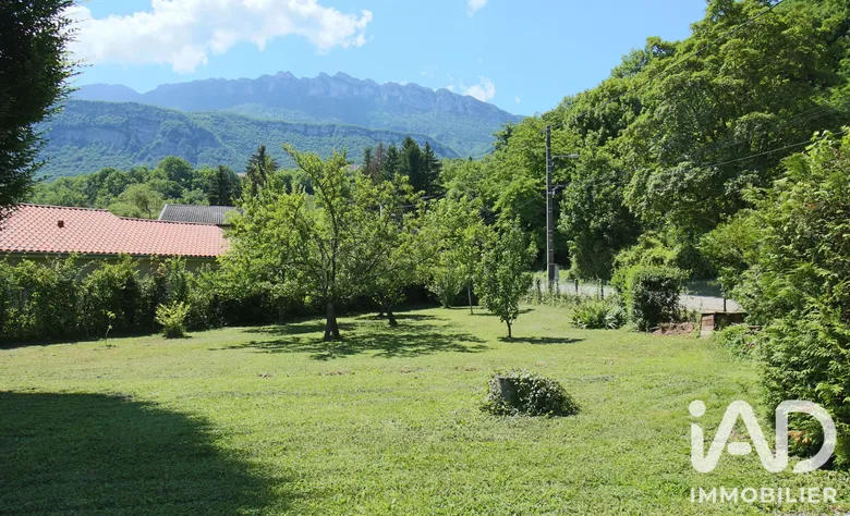 Terrain 606 m² · à Barraux · 115 000 €