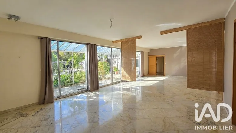 Maison 10 pièces 262 m² · à Saint-Amand-sur-Fion · 262 m² · 320 000 €
