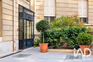 Boutique/Local commercial à Paris (75008)