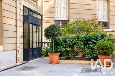 Boutique/Local commercial à Paris (75008)